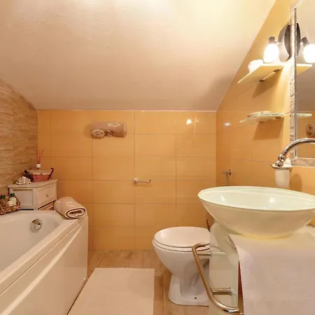 Appartement Amazing In With Wifi Galižana