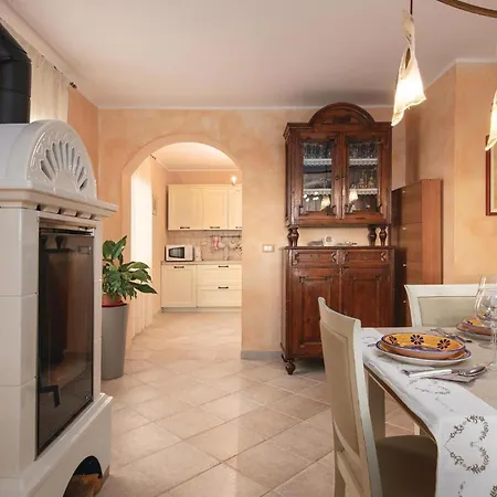 Apartment 3 Bedroom Stunning In *